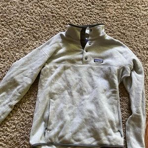 Great condition, women’s fleece Patagonia sweater